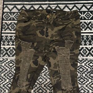 Camouflage distressed shorts